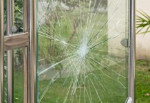Quelles sont les entreprises qui recrutent des vitrier ? vitrage vandalisée